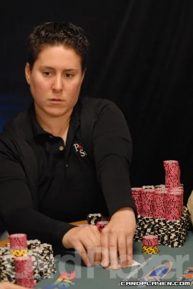 Vanessa Selbst Leads After Day 1 of WSOP Circuit Northeast Regional Championship