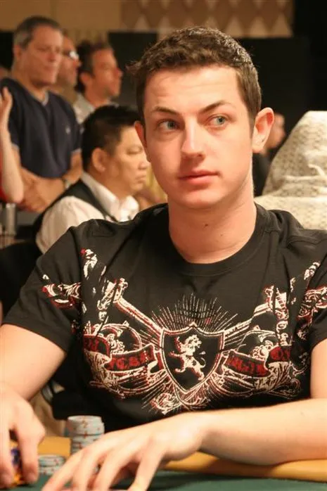 Online Poker -- Tom ‘durrrr’ Dwan Joins Team Full Tilt